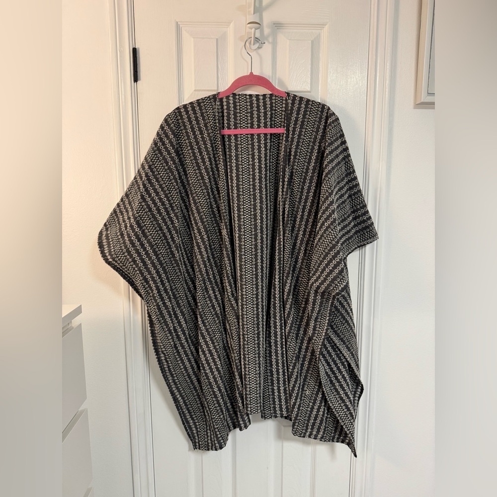 Sewn Detail Women’s Shawl Cape